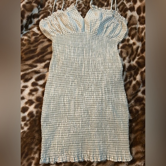 Elegant Green Strappy Dress - Picture 2 of 9